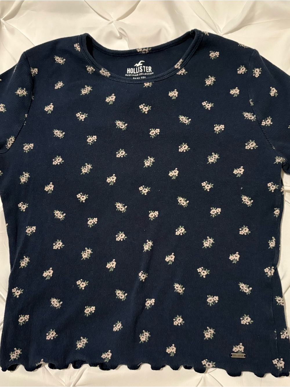 Hollister Must-Have Collection Baby Tee Navy Floral, Size Small